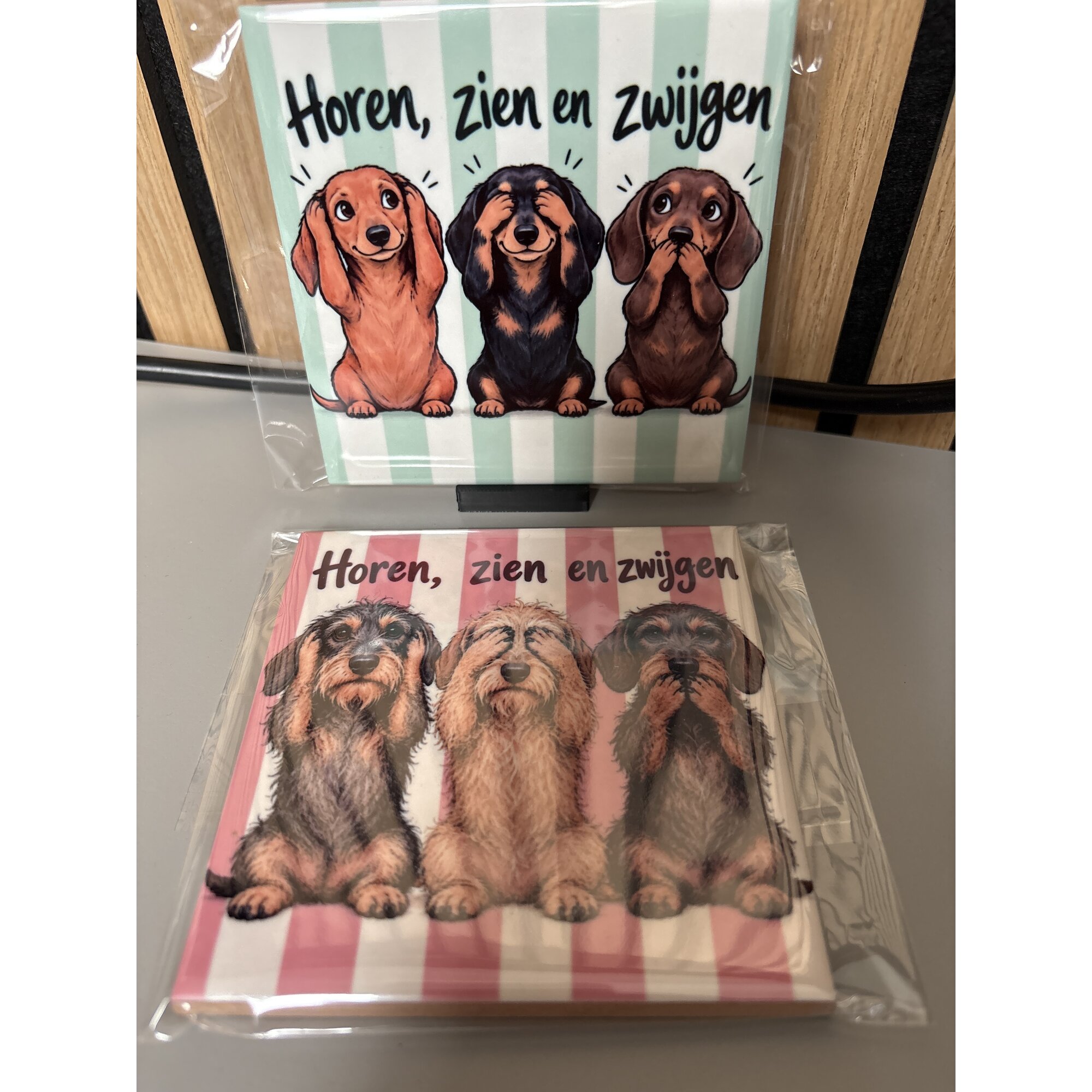 Horen zien en zwijgen teckel